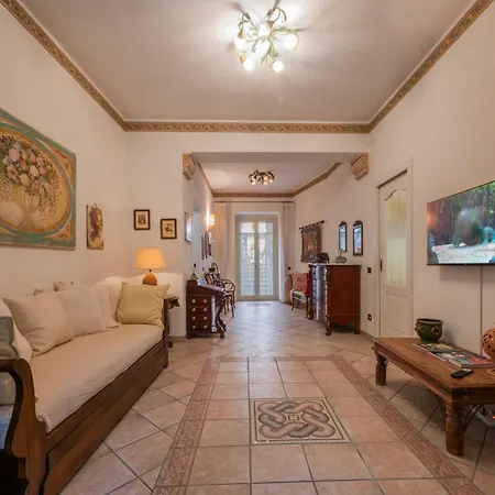 Alloggio Con Patio+Parking *