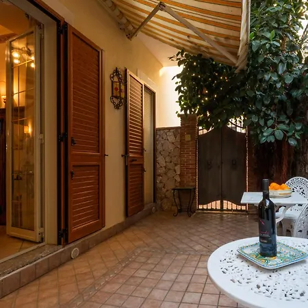 Daire Alloggio Con Patio+Parking *