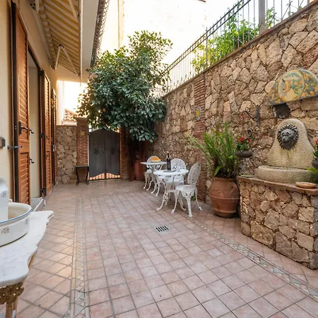 Alloggio Con Patio+Parking *